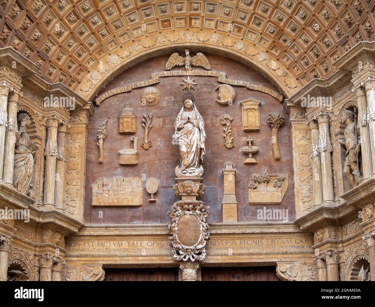 Portail principal de la cathédrale de Palma tympan Banque D'Images