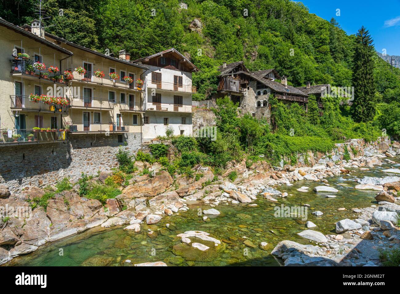 Le beau village de Fontainemore dans la vallée de Lys. Vallée d'Aoste, nord de l'Italie. Banque D'Images