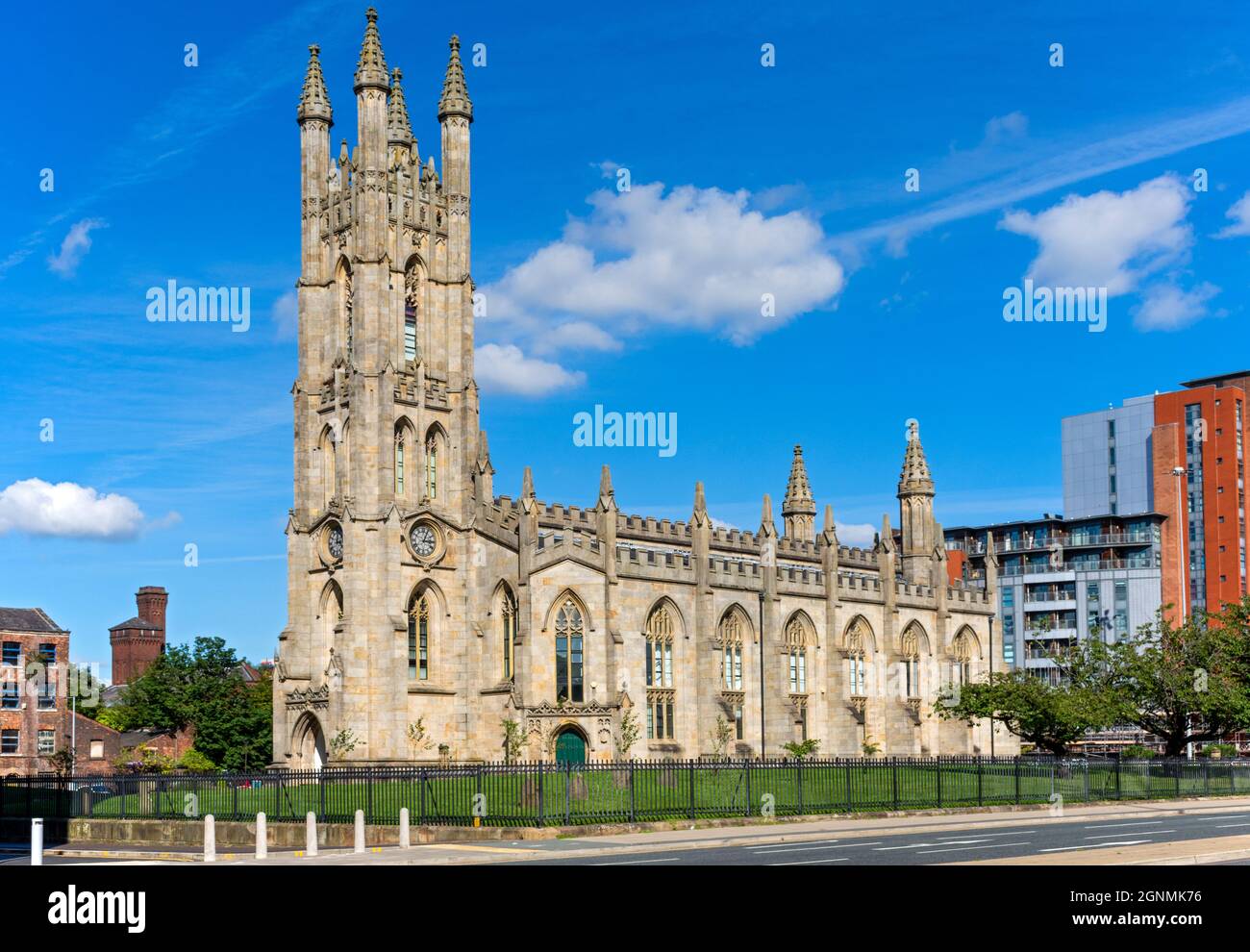 The Church of St George, Chester Road, Manchester, Angleterre, Royaume-Uni. Construit en 1826-8, catégorie II*. Maintenant converti en appartements. Banque D'Images