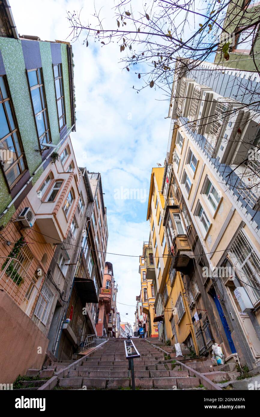 KADIRGA, ISTANBUL, TURQUIE - 26 DÉCEMBRE 2020 : Maisons historiques dans le district de Kadırga Banque D'Images