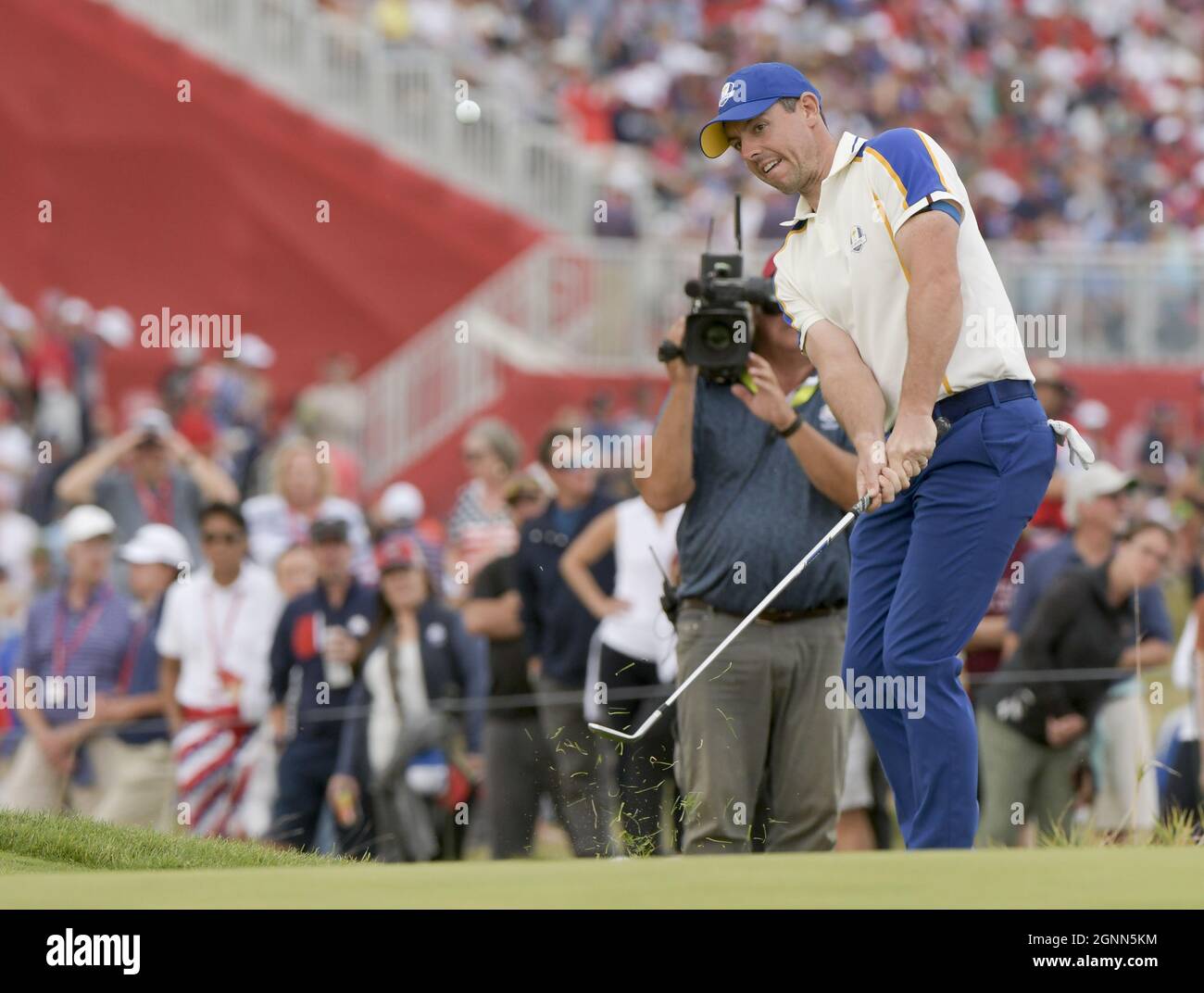 Kohler, États-Unis. 26 septembre 2021. Rory McIlroy de l'équipe Europe passe la balle sur le 15ème green lors de la 43ème Ryder Cup à Whistling Straits le dimanche 26 septembre 2021 à Kohler, Wisconsin. Photo par Mark Black/UPI crédit: UPI/Alay Live News Banque D'Images