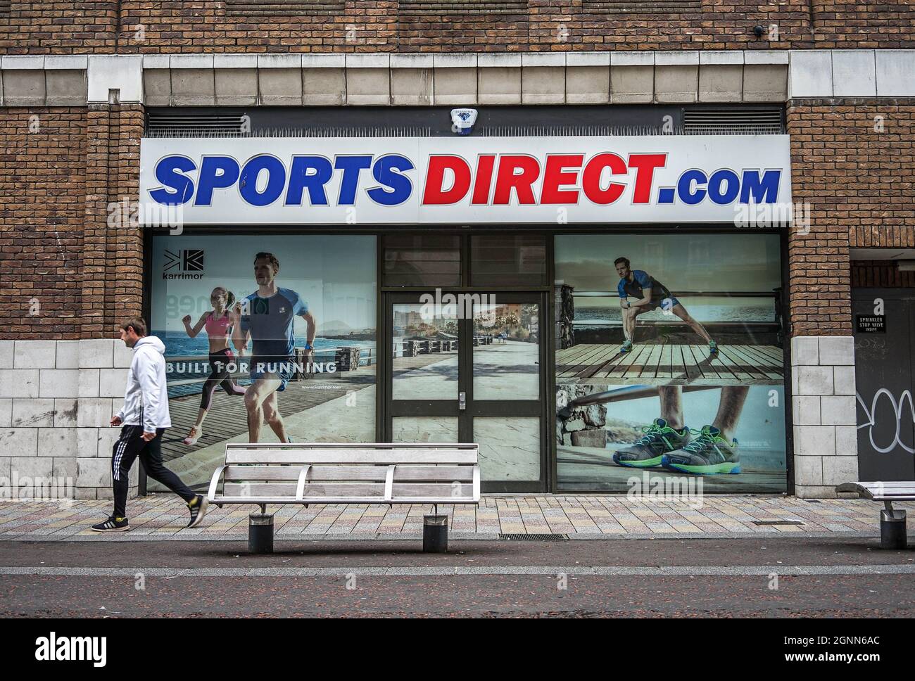 Une promenade piétonne en SportsDirect.com, Sportswear Store sur Lombard Street, Belfast. Banque D'Images