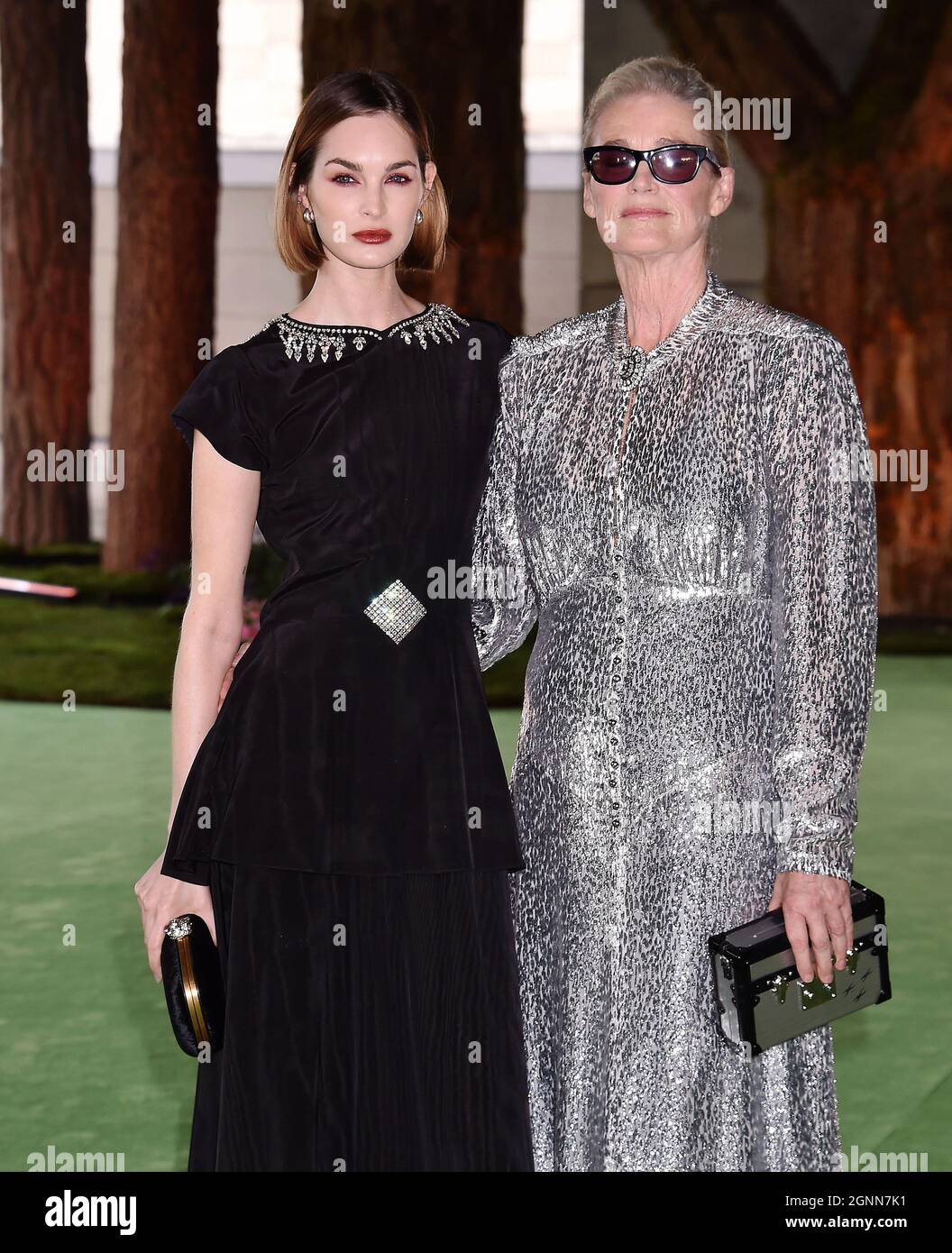 LOS ANGELES, CA - SEPTEMBRE 25 : Laura Love (L) et Lisa Love assistent au gala d'ouverture du musée Academy of Motion Pictures au Academy Museum of Motion pic Banque D'Images