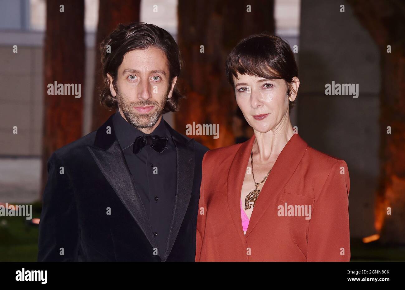 LOS ANGELES, CA - SEPTEMBRE 25 : Simon Helberg (L) et Jocelyn Towne assistent au Gala d'ouverture du Musée du mouvement de l'Académie au Musée du mot Banque D'Images