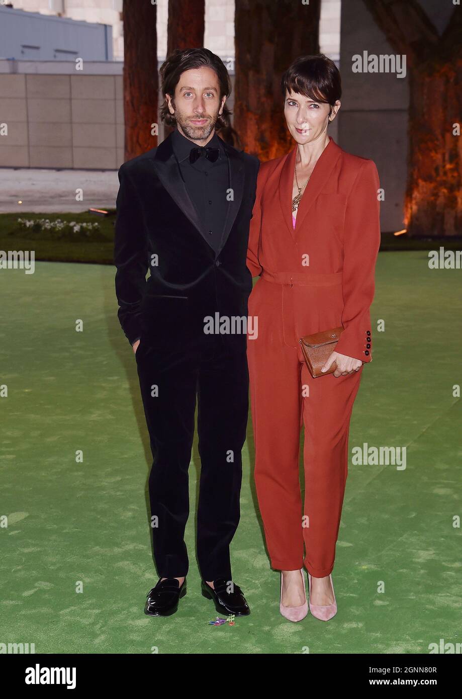 LOS ANGELES, CA - SEPTEMBRE 25 : Simon Helberg (L) et Jocelyn Towne assistent au Gala d'ouverture du Musée du mouvement de l'Académie au Musée du mot Banque D'Images