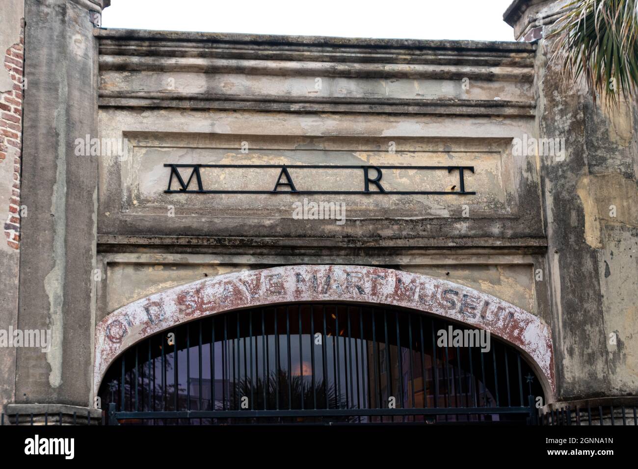 Un signe pour l'ancien marché des esclaves à Charleston, Caroline du Sud qui était autrefois une galerie de vente aux enchères d'esclaves avant-guerre Banque D'Images
