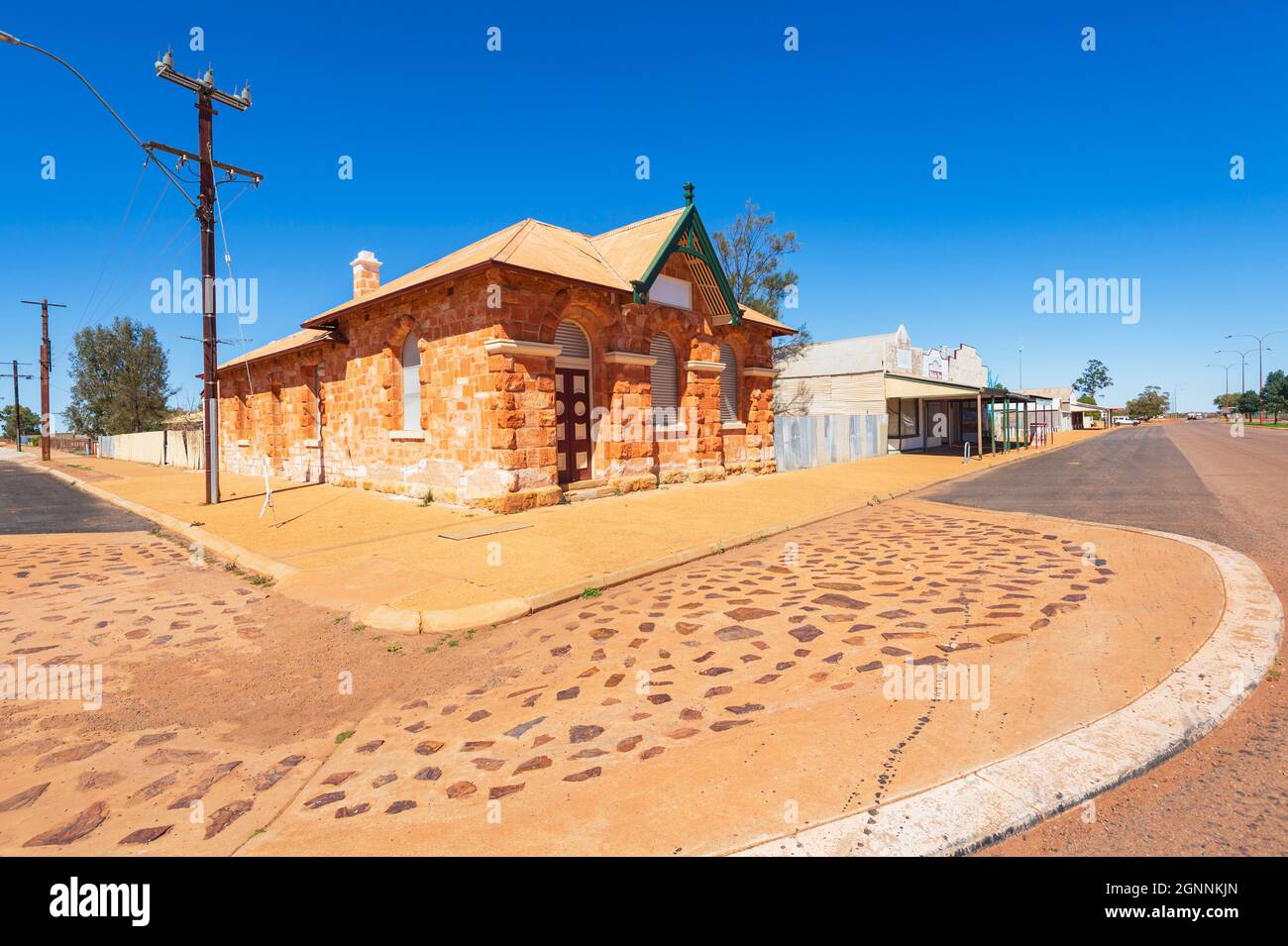 Ancien bâtiment de la Banque de Nouvelle-Galles du Sud dans la rue principale de Cue, une ancienne ville minière dans les champs aurifères, région de Murchison, Australie occidentale, Aust Banque D'Images
