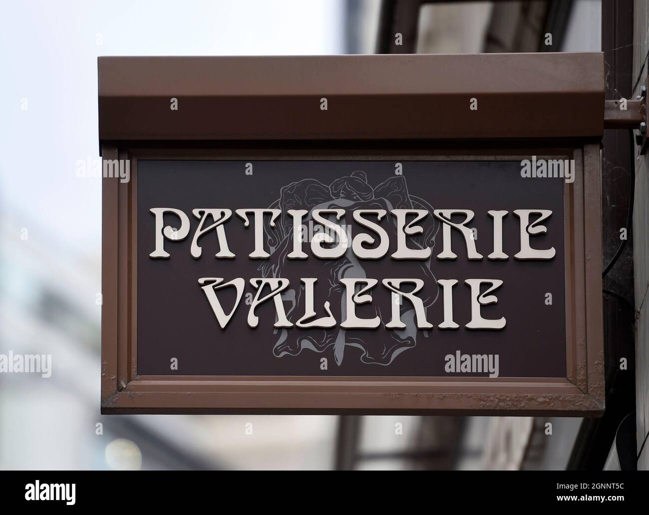 Dossier non daté photo d'un panneau de la Patisserie Valerie dans le centre de Londres. Les auditeurs de la chaîne des cakes ont été condamnés à une amende de 2.34 millions de livres sterling pour des audits effectués entre 2015 et 2017 à la suite d'une enquête menée par le service de surveillance comptable. Grant Thornton a admis ne pas suivre les règles de vérification et doit également faire rapport au Financial Reporting Council (FRC) sur une base annuelle pour montrer comment il s'améliore. Date de publication : lundi 27 septembre 2021. Banque D'Images