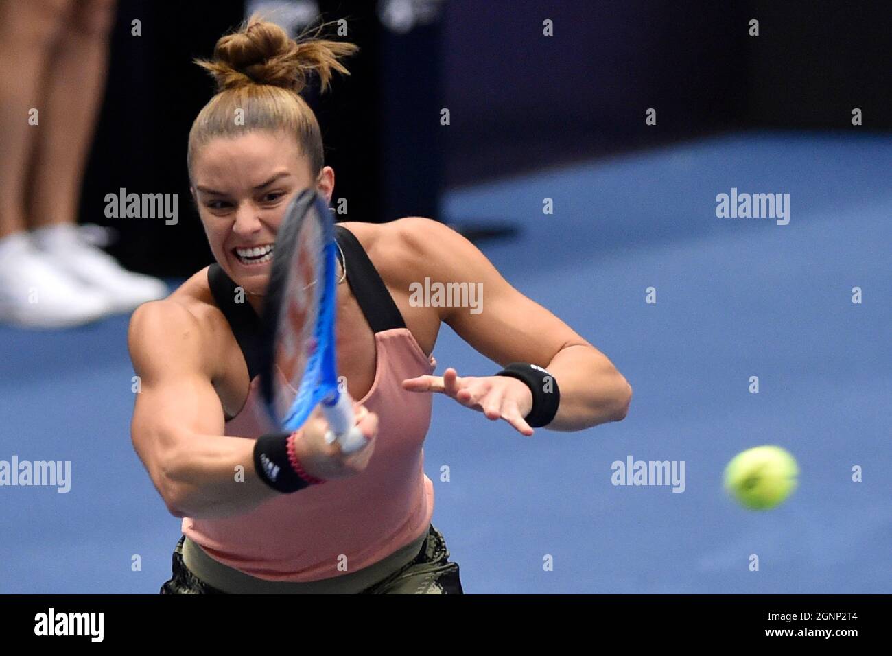Ostrava, République tchèque. 26 septembre 2021. Maria Sakkari de Grèce en action lors du match final contre Anet Kontaveit d'Estonie au tournoi de tennis en salle J&T Banka Ostrava Open 2021 pour femmes WTA à Ostrava, République Tchèque, le 26 septembre 2021. Crédit: Jaroslav Ozana/CTK photo/Alay Live News Banque D'Images