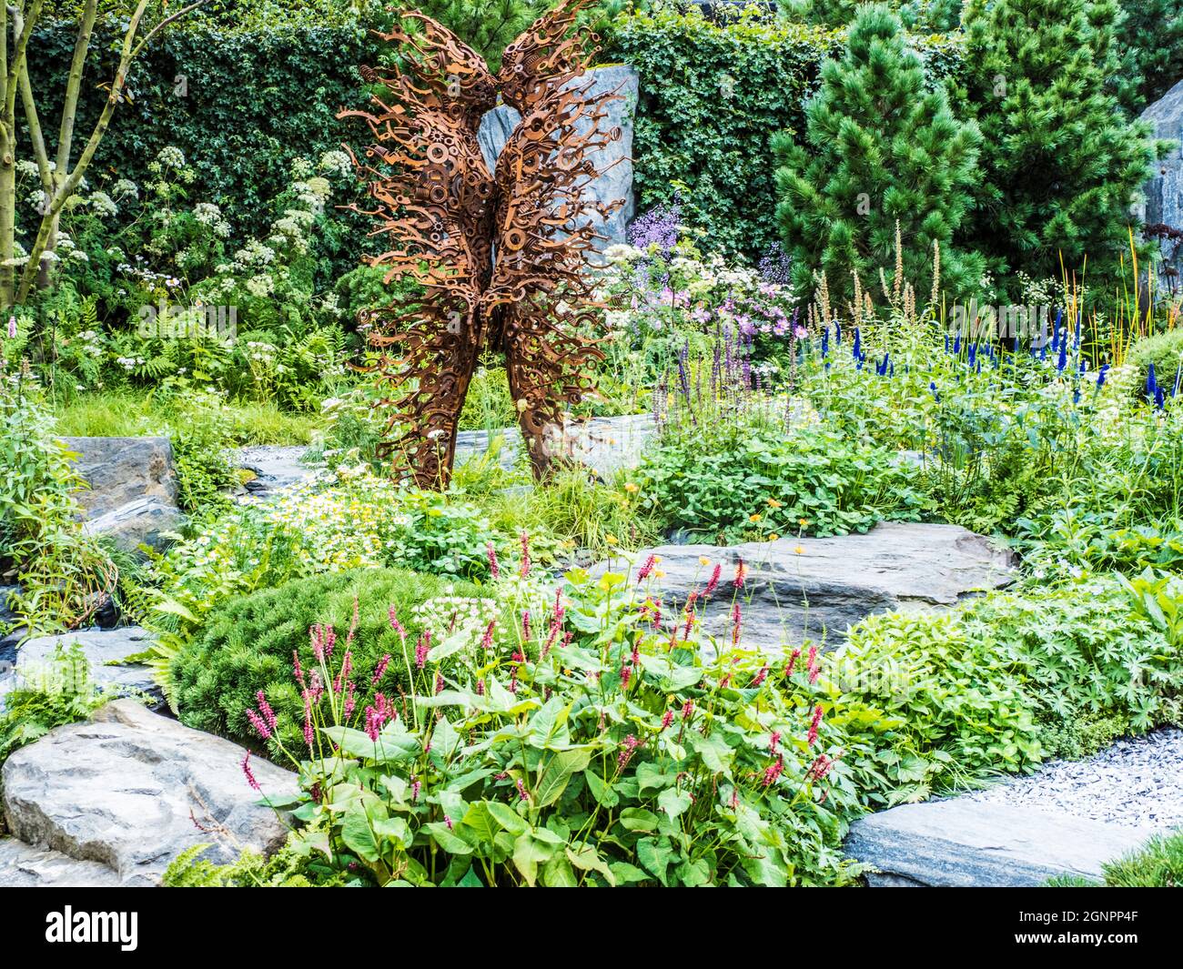 L'un des jardins du salon Fleur Show 2021 de RHS Chelsea. Banque D'Images