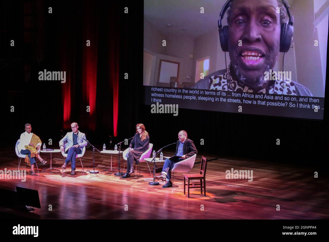 Londres, Angleterre, Royaume-Uni. 26 septembre 2021. L'écrivain NgÅ © gÄ © wa Thiong'o rejoint par appel vidéo Philippe Sands, Adjoa Andoh, Burhan Sonmez et Elif Shafak pour une conversation sur l'écriture et la liberté d'expression aujourd'hui. C'est l'événement de clôture du PEN 100 anglais, le centenaire de l'une des plus anciennes organisations de défense des droits de l'homme au monde. (Credit image: © Sabrina Merolla/ZUMA Press Wire) Banque D'Images