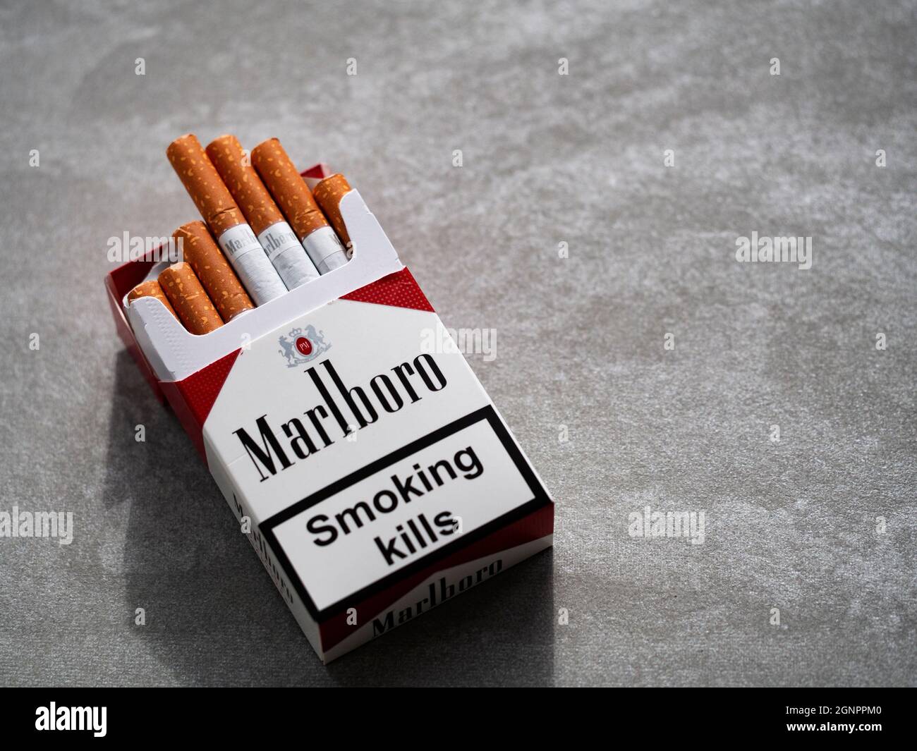 Paquet de cigarettes Marlboro, fabriqué par Philip Morris. Marlboro est la marque de cigarettes