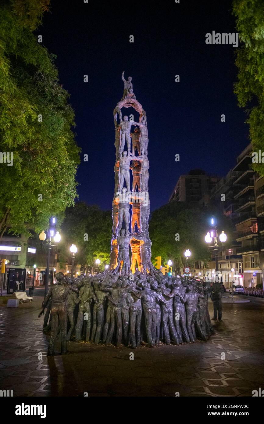 Statue des Castellers humains Rambla Nova dans le centre de la vieille ville de Tarragone. Tarragone vieille ville et centre ville Tarragones Tarragone Costa Daurada, Cat Banque D'Images