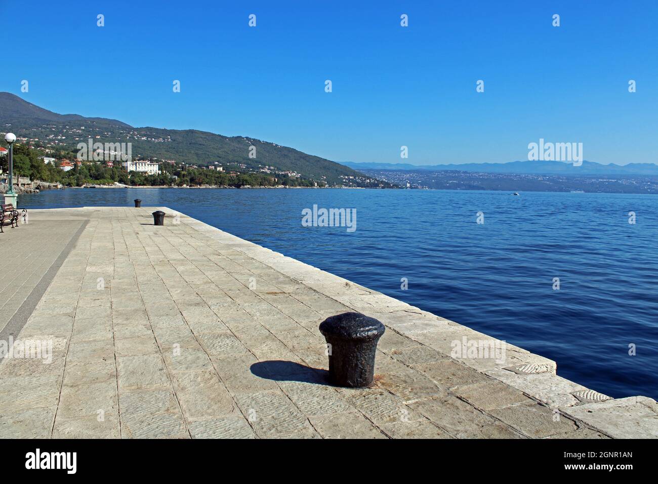 Port de Lovran, côte Adriatique, baie de Kvarner, détails de la ville, Croatie Banque D'Images