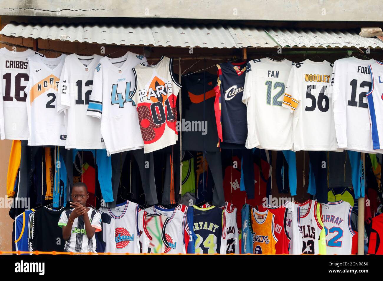 Boutique de v tements de sport. Football et basket ball. B nin