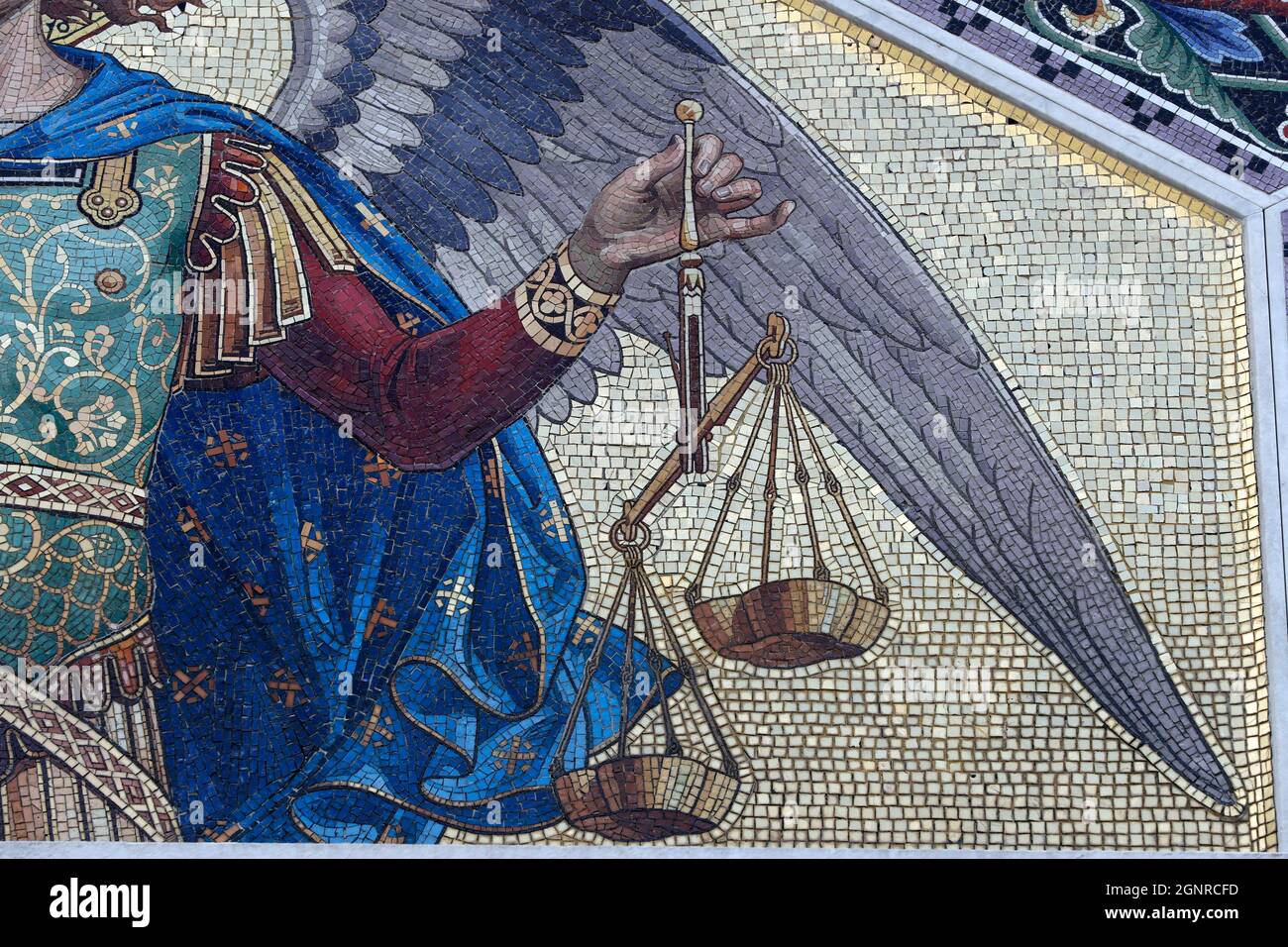 Mosaïque de Saint Michel sur la façade de l'église orthodoxe Saint Spyridon. Trieste. Italie. Banque D'Images