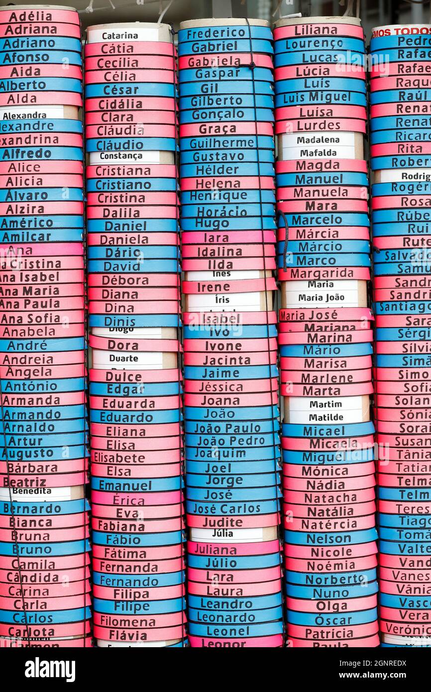 Sanctuaire de Fatima. Bracelets colorés avec noms. Portugal. Banque D'Images