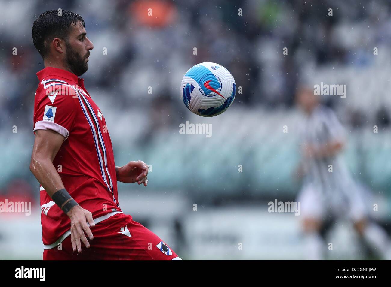 Nicola Murru d'UC Sampdoria contrôle le ballon pendant la série Un match entre Juventus FC et UC Sampdoria. Banque D'Images