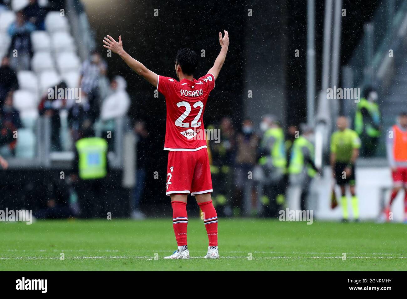Maya Yoshida de UC Sampdoria gestes pendant la série Un match entre Juventus FC et UC Sampdoria. Banque D'Images