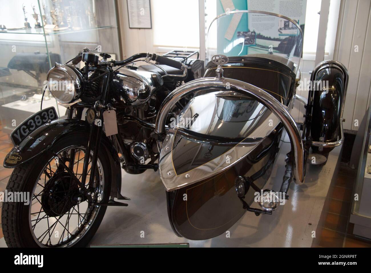 Brough Superior 1150 moto avec Alpine Grand Sports Sidecar, 1933, Brooklands Museum, Weybridge, Surrey,Angleterre Banque D'Images