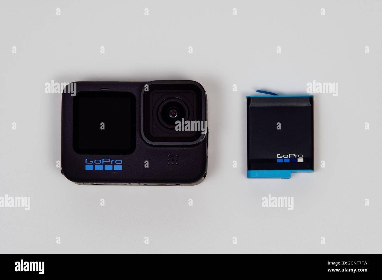 GoPro Hero 10 noir avec logo vue du dessus.caméra d'action avec batterie  sur fond blanc Photo Stock - Alamy