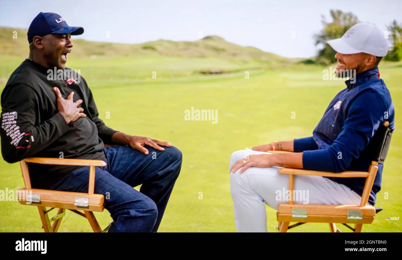 Kohler, Wisconsin, États-Unis. 27 septembre 2021. Michael JORDAN et STEPH CURRY, grands joueurs de basket-ball, s'assoient à Whistling Straits, site de la Ryder Cup, pour parler du golf.(Credit image: © NBC Golf/ZUMA Press Wire) Banque D'Images