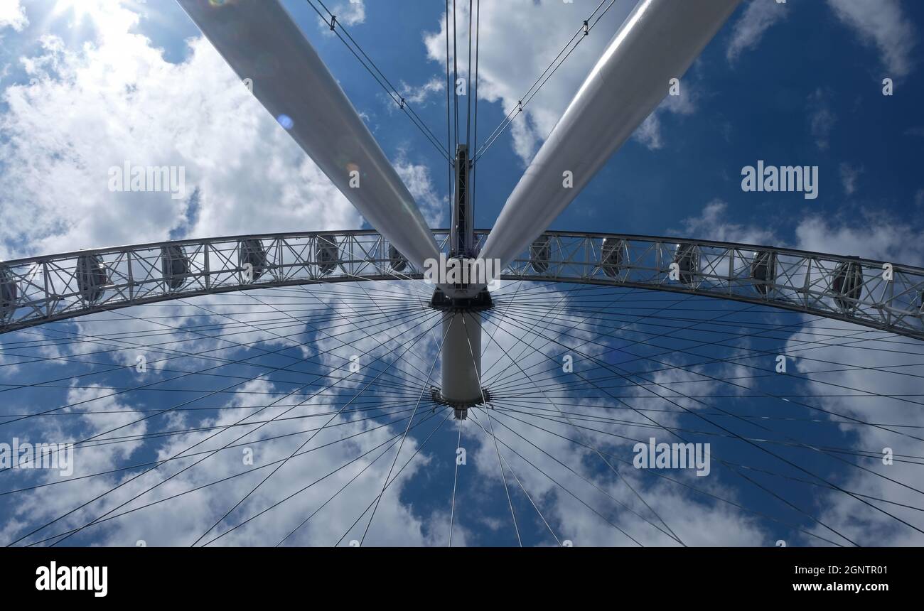 The London Eye, South Bank, Thames, Londres Banque D'Images