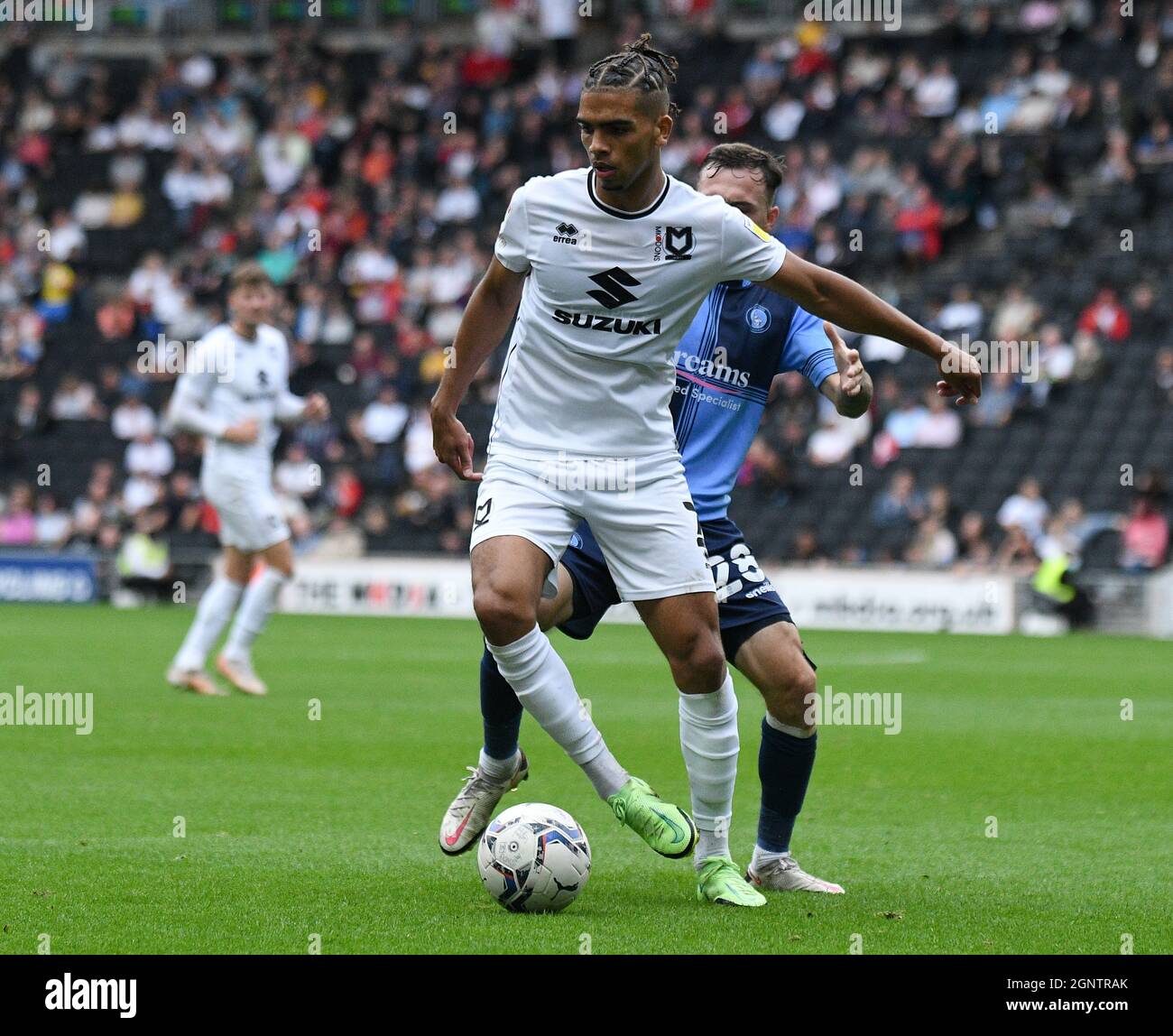 MILTON KEYNES, ANGLETERRE - 25 SEPTEMBRE 2021 : Tennai Rosharne Watson des dons photographiés pendant la Ligue FEL SkyBet 2021/22 un match de la semaine 9 entre MK dons FC et Wycombe Wanderers FC au stade MK. Copyright: Cosmin Iftode/Picstaff Banque D'Images