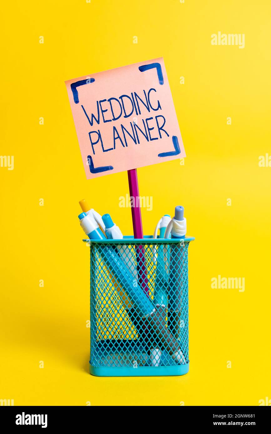 Panneau d'écriture à la main Planificateur de mariage. Idée d'affaires quelqu'un qui planifie et organise des mariages comme une profession idée colorée Présentation Affichage frais Banque D'Images