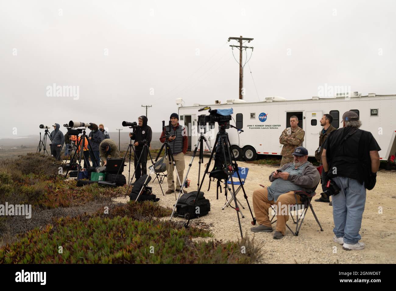 27 septembre 2021 ; Vandenberg AFB, Californie, États-Unis; le personnel des médias a installé des caméras en préparation de la fusée ULA Atlas V 401 avec la mission Landsat 9 pour le lancement de la NASA et de l'USGS. Crédit obligatoire : Stan Szeto-image du sport Banque D'Images