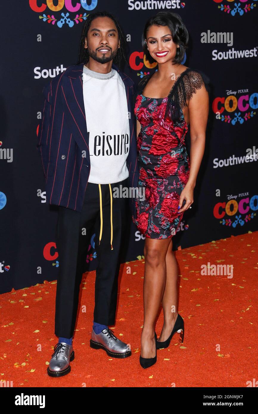 (DOSSIER) Miguel et Nazanin Mandi se séparent après 17 ans ensemble. La paire, qui datait de 10 ans avant de s'engager en 2016, était mariée au Hummingbird Nest Ranch à Simi Valley, en Californie, en novembre 2018. HOLLYWOOD, LOS ANGELES, CALIFORNIE, États-Unis - NOVEMBRE 08 : le chanteur Miguel et la fiancée/actrice Nazanin Mandi arrivent à la première de Los Angeles du 'Coco' de Disney Pixar, qui a eu lieu au théâtre El Capitan le 8 novembre 2017 à Hollywood, Los Angeles, Californie, États-Unis. (Photo de Xavier Collin/image Press Agency) Banque D'Images