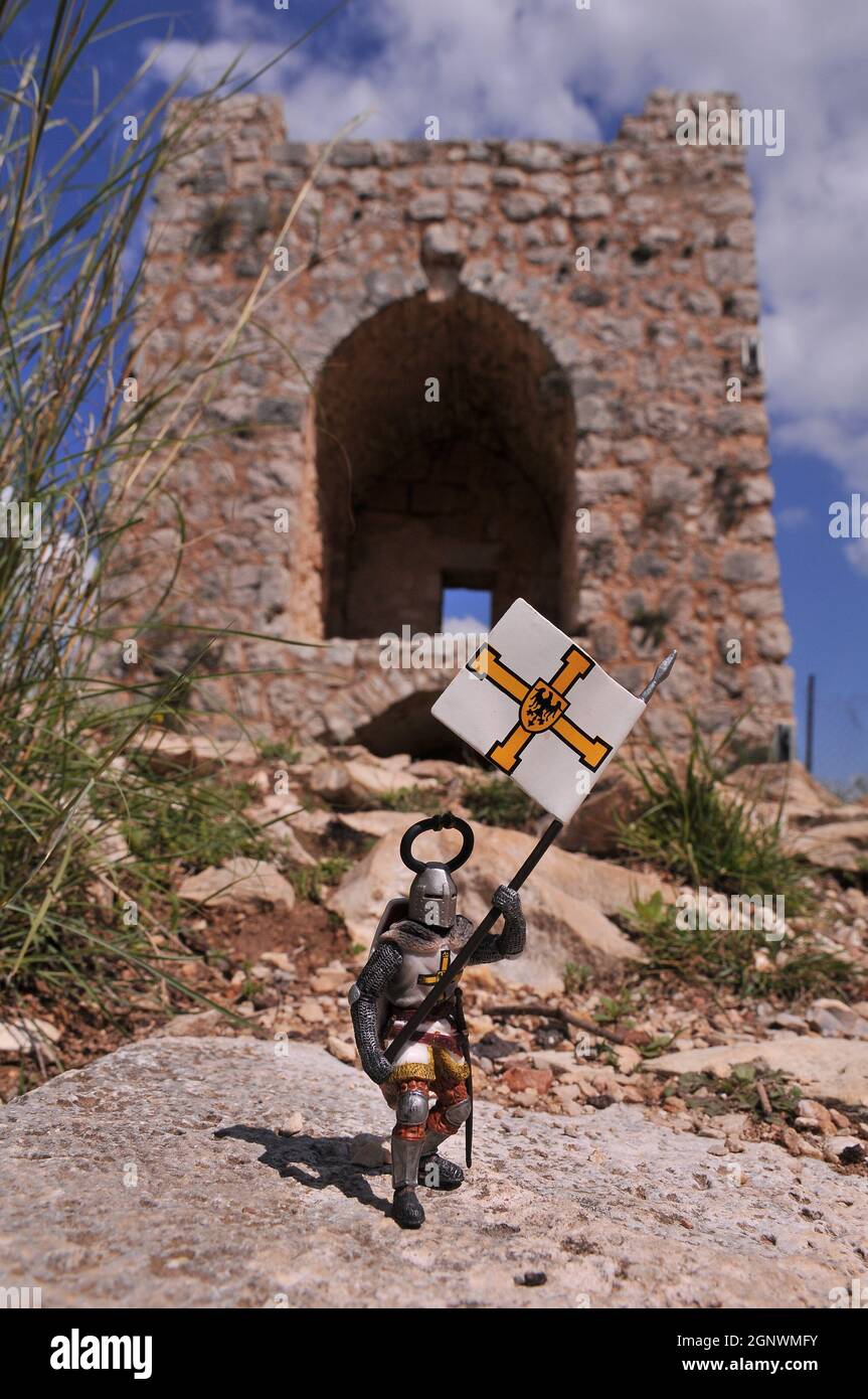 Toy teutonic Knught braser dans le château de Montfort, un château Crusader en ruines dans la région de la haute Galilée. Israël Banque D'Images