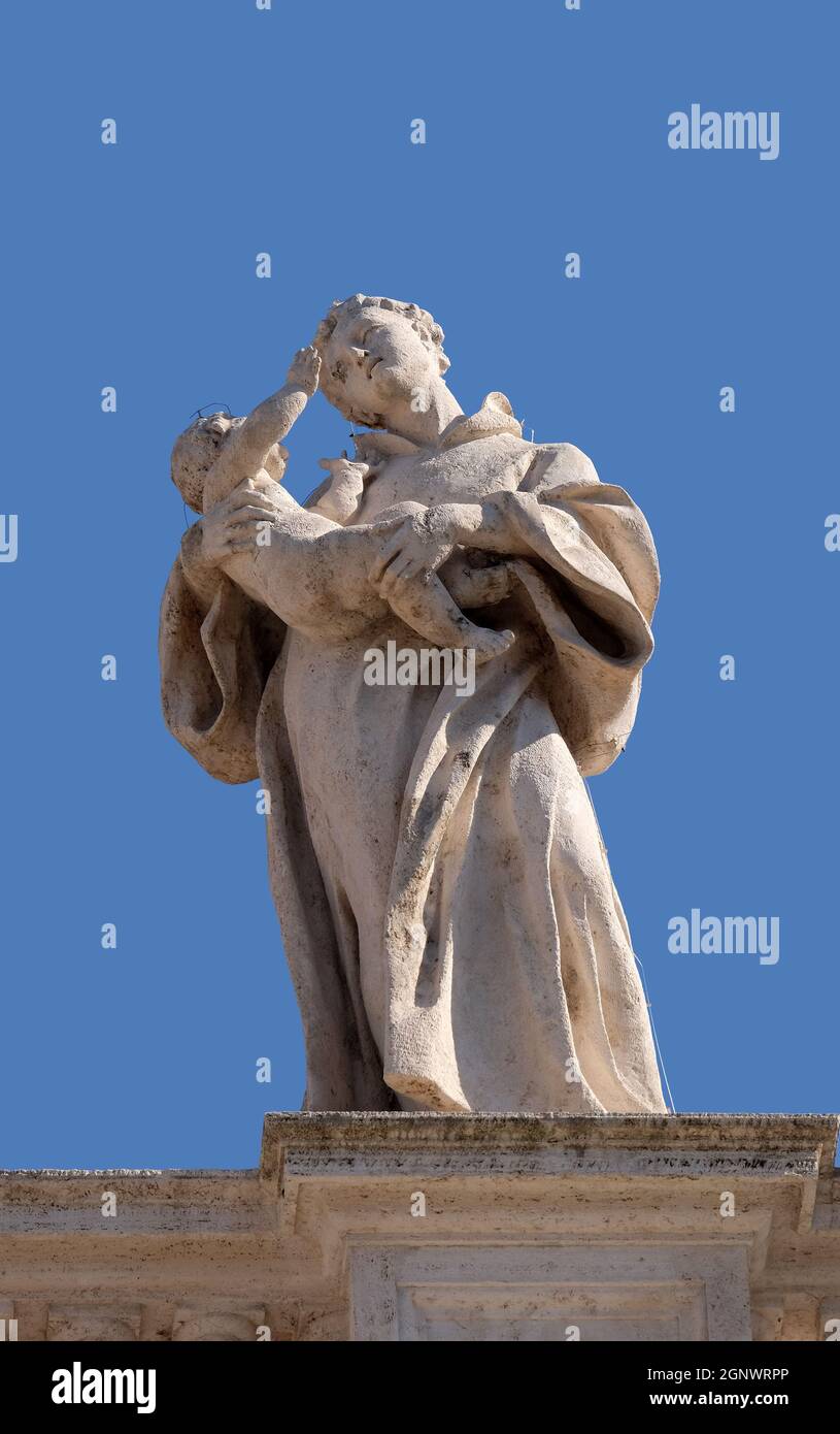 Saint-Antoine de Padoue, fragment de colonnade de la basilique Saint-Pierre. Basilique papale de Saint-Pierre au Vatican, Rome, Italie. Banque D'Images