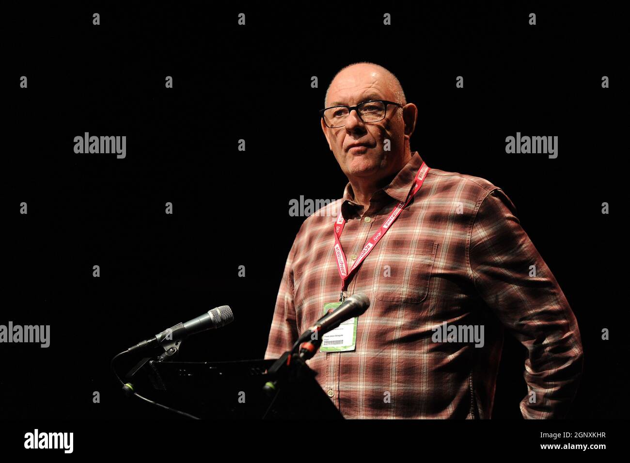 Brighton, Angleterre. 27 septembre 2021. dave Ward, secrétaire général de l'UCF, s'exprimant au Tribune Rally, au Old Market, à Brighton. Tribune a été créé en 1937 comme un magazine socialiste qui a fait campagne pour des idéaux socialistes à l'intérieur et à l'extérieur du Parlement. Kevin Hayes/Alamy Live News Banque D'Images