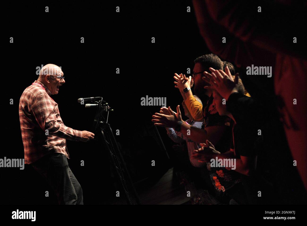 Brighton, Angleterre. 27 septembre 2021. dave Ward, secrétaire général de l'UCF, s'exprimant au Tribune Rally, au Old Market, à Brighton. Tribune a été créé en 1937 comme un magazine socialiste qui a fait campagne pour des idéaux socialistes à l'intérieur et à l'extérieur du Parlement. Kevin Hayes/Alamy Live News Banque D'Images
