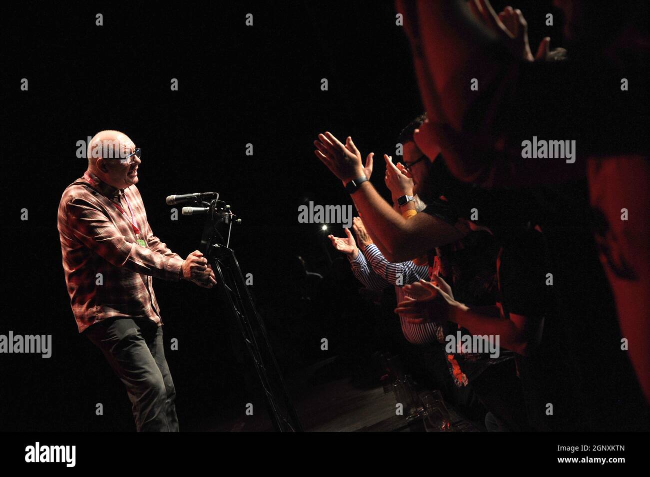 Brighton, Angleterre. 27 septembre 2021. dave Ward, secrétaire général de l'UCF, s'exprimant au Tribune Rally, au Old Market, à Brighton. Tribune a été créé en 1937 comme un magazine socialiste qui a fait campagne pour des idéaux socialistes à l'intérieur et à l'extérieur du Parlement. Kevin Hayes/Alamy Live News Banque D'Images