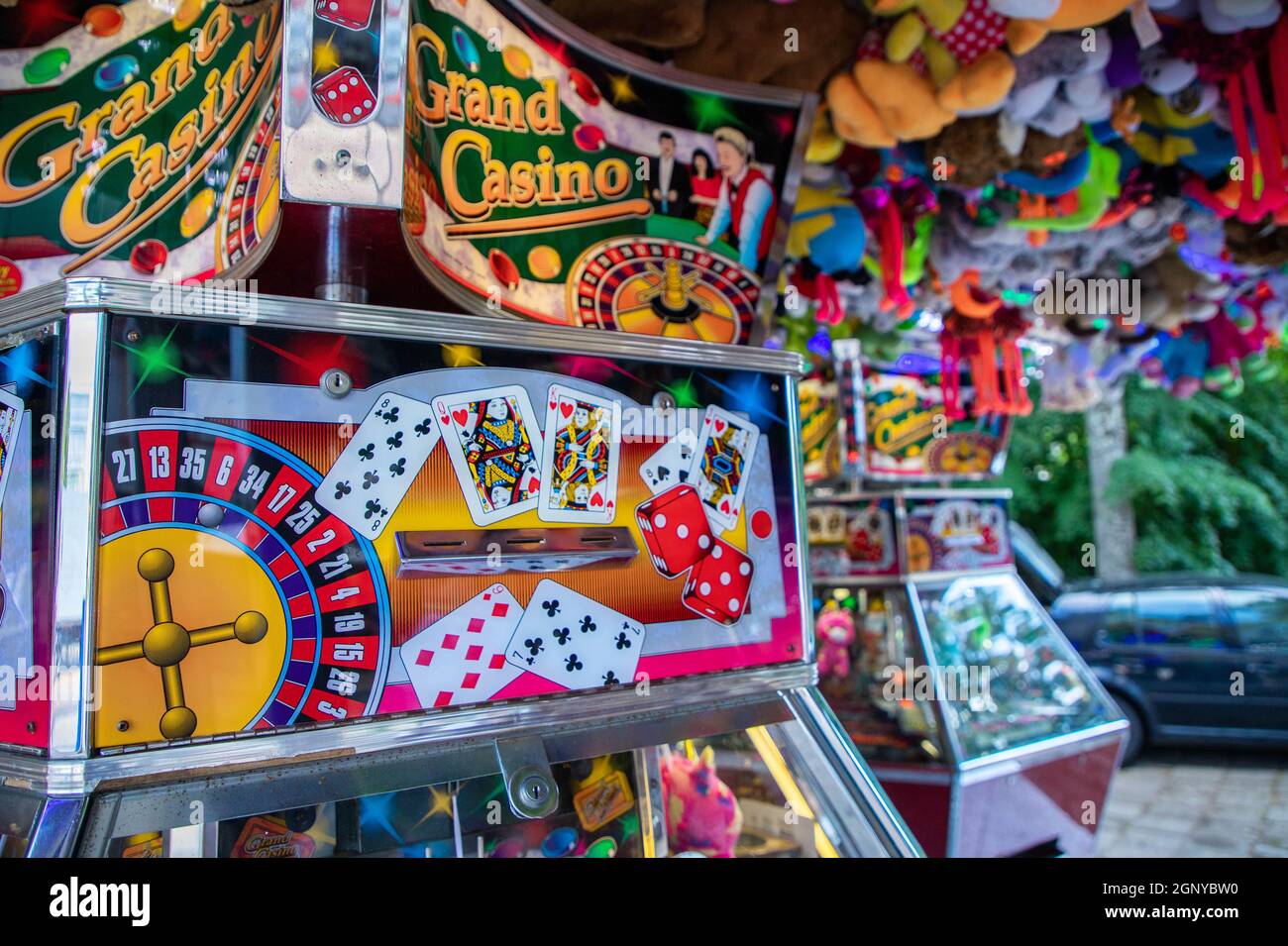 Machine à pièces de monnaie équipée d'un jeu de cartes Banque D'Images