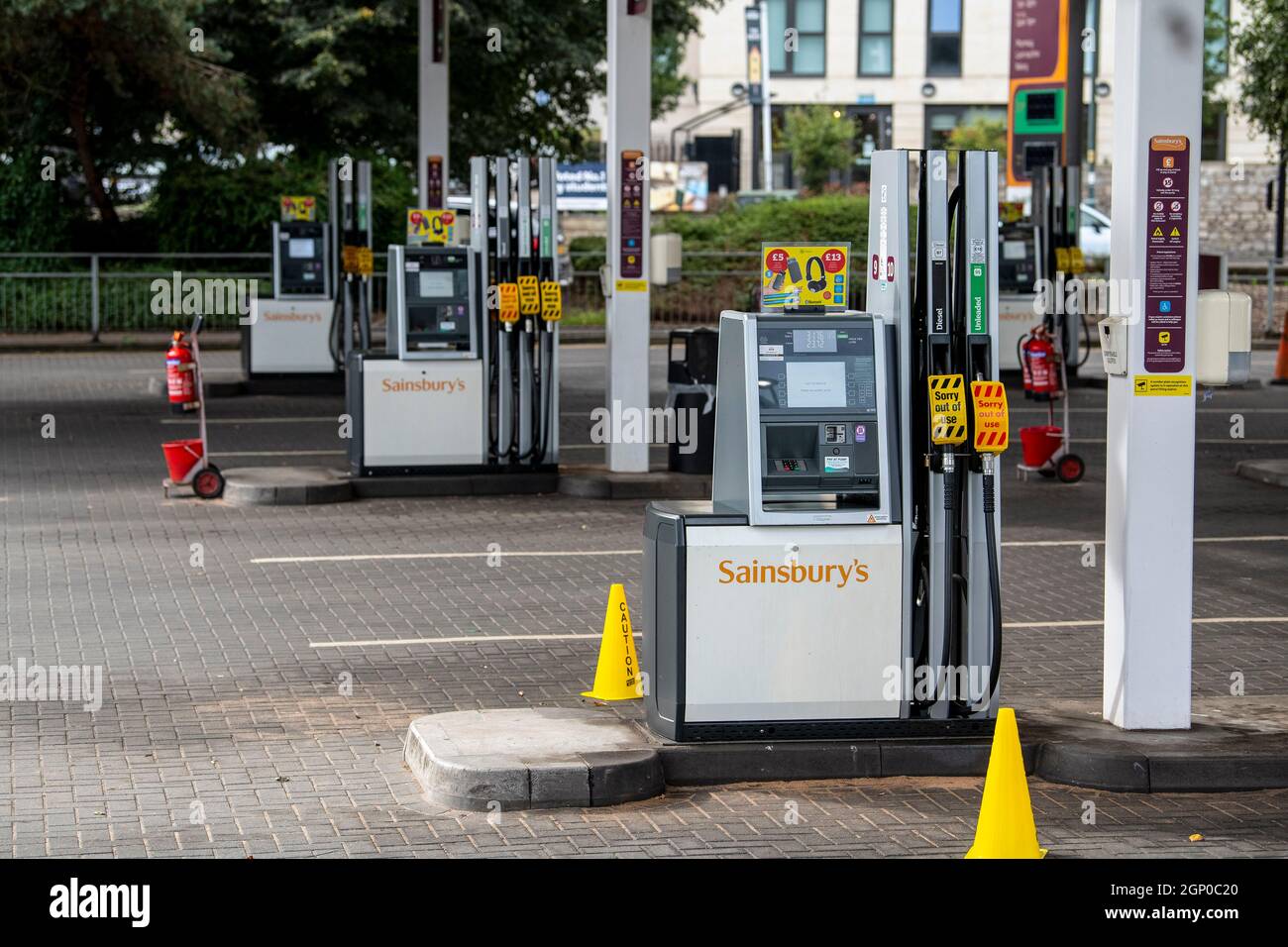 Une station-service de Sainsbury à Bath, dans le Somerset, qui est à court de carburant alors que la crise du carburant se poursuit dans tout le Royaume-Uni. Banque D'Images
