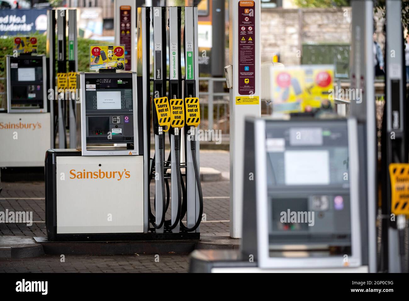 Une station-service de Sainsbury à Bath, dans le Somerset, qui est à court de carburant alors que la crise du carburant se poursuit dans tout le Royaume-Uni. Banque D'Images