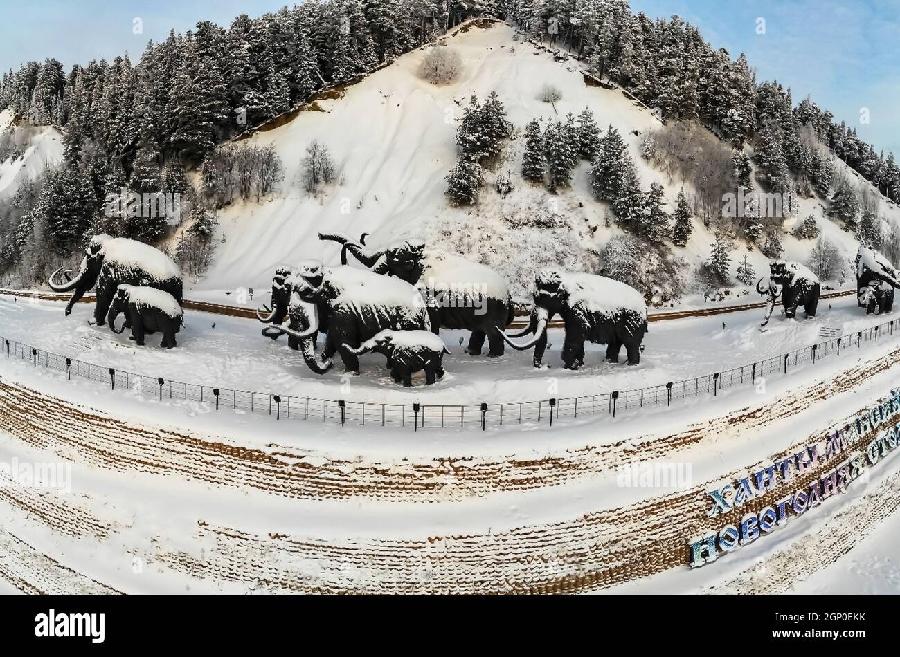 Khanty Mansiysk, Russie -14 janvier 2018 : complexe commémoratif d'Ugra dédié à l'Herd des mammouths. Banque D'Images