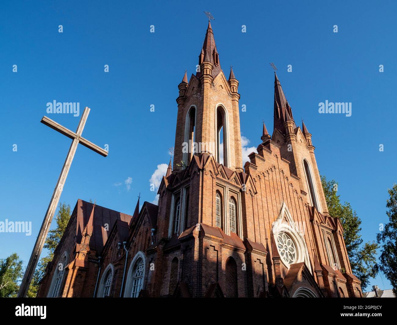 Étonnante église de Transfiguration connue sous le nom de salle d'orgue à Krasnoyarsk, Russie. Le style de l'architecture est l'église catholique romaine Banque D'Images