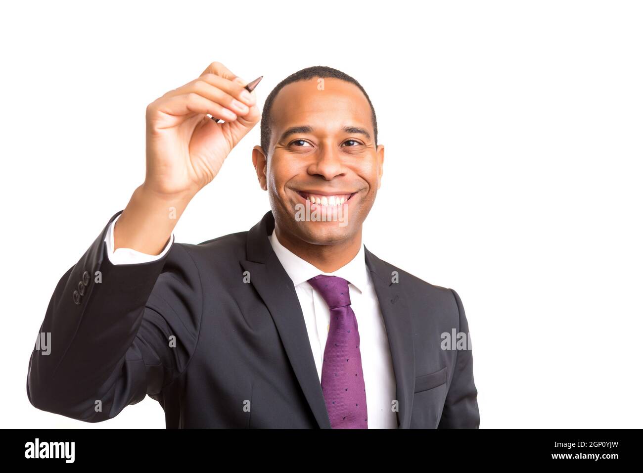 L'homme d'affaires de l'Afrique de l'encombrement sur le tableau blanc, isolé sur fond blanc Banque D'Images