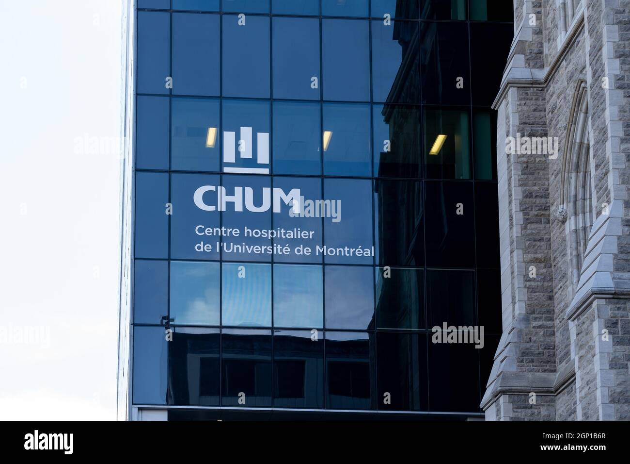 Montréal, QC, Canada - le 4 septembre 2021 : enseigne CHUM sur l'édifice de Montréal, QC, Canada. Banque D'Images