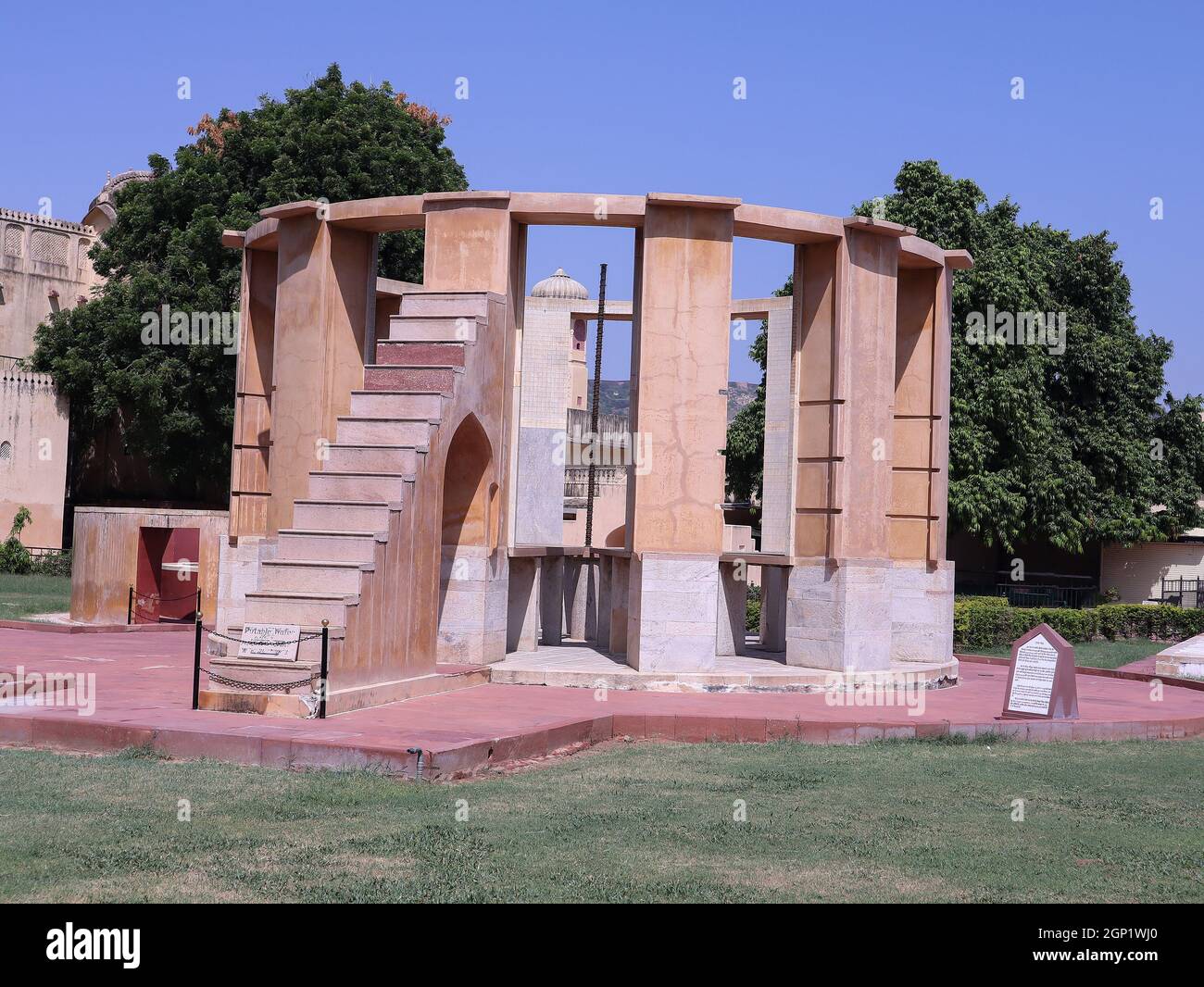 Jaipur, Rajasthan, Inde: 27 septembre 2020: Instruments astronomiques à l'observatoire Jantar Mantar, Jaipur, Inde. Banque D'Images