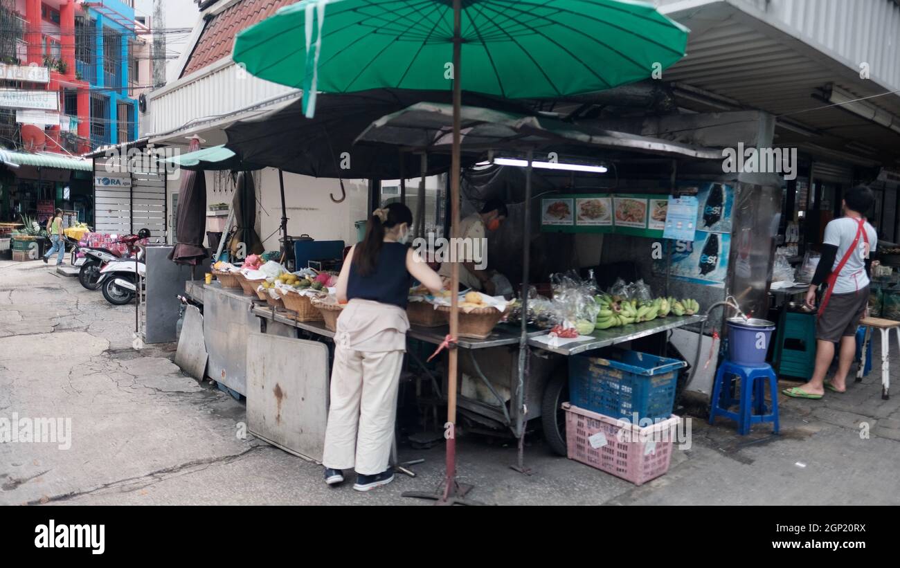 Vendeurs de nourriture de rue Rama IV Road Bangkok Thaïlande Banque D'Images