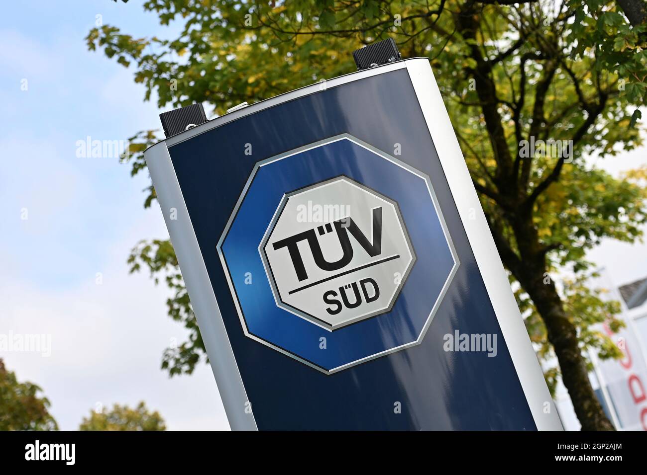 Munich, Allemagne. 28 septembre 2021. TUEV SUED, logo, emblème, branche, crédit: dpa/Alay Live News Banque D'Images