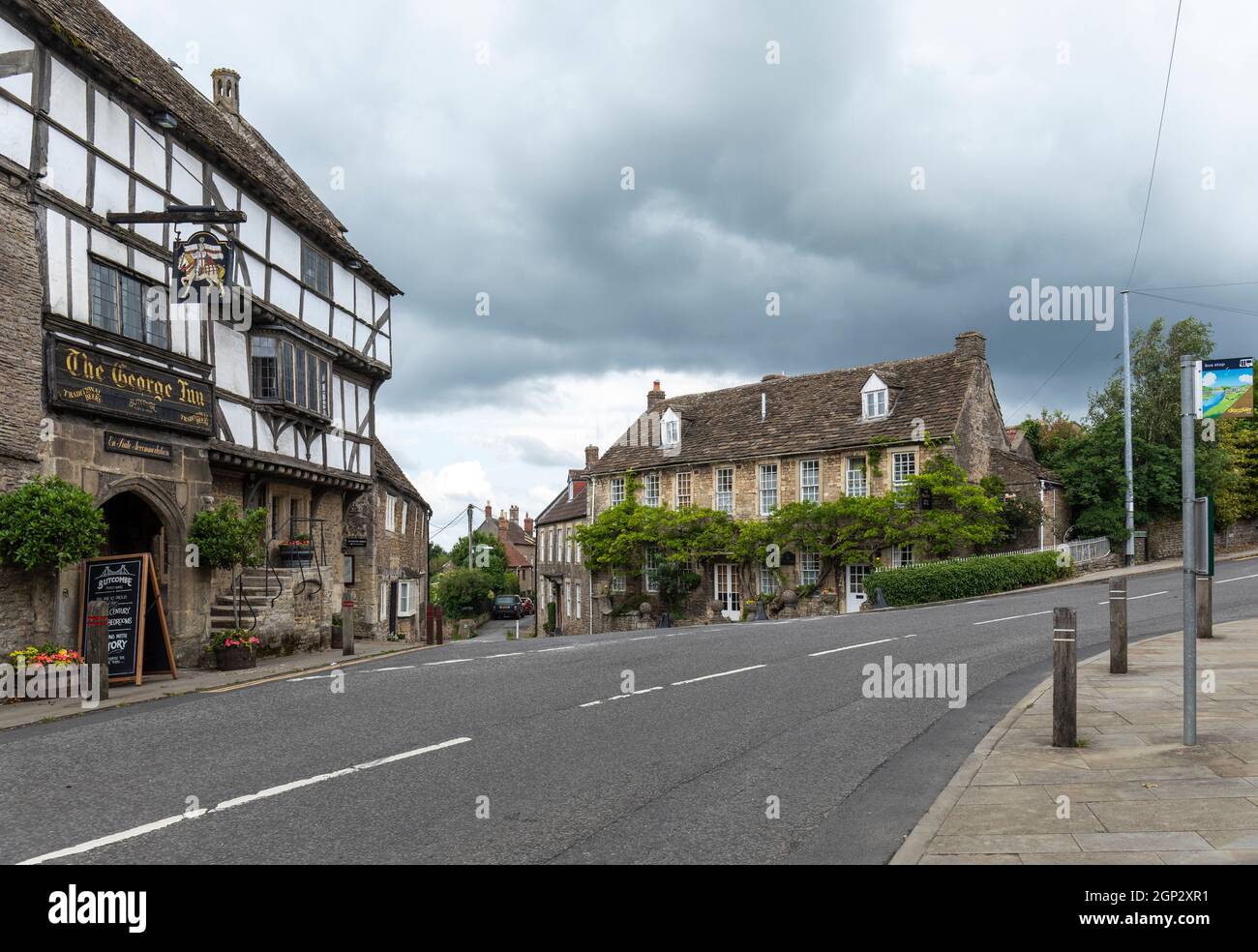 The George Inn un bâtiment classé Tudor Grade 1 du XIVe siècle à Norton St Philip, Somerset, Angleterre, Royaume-Uni Banque D'Images