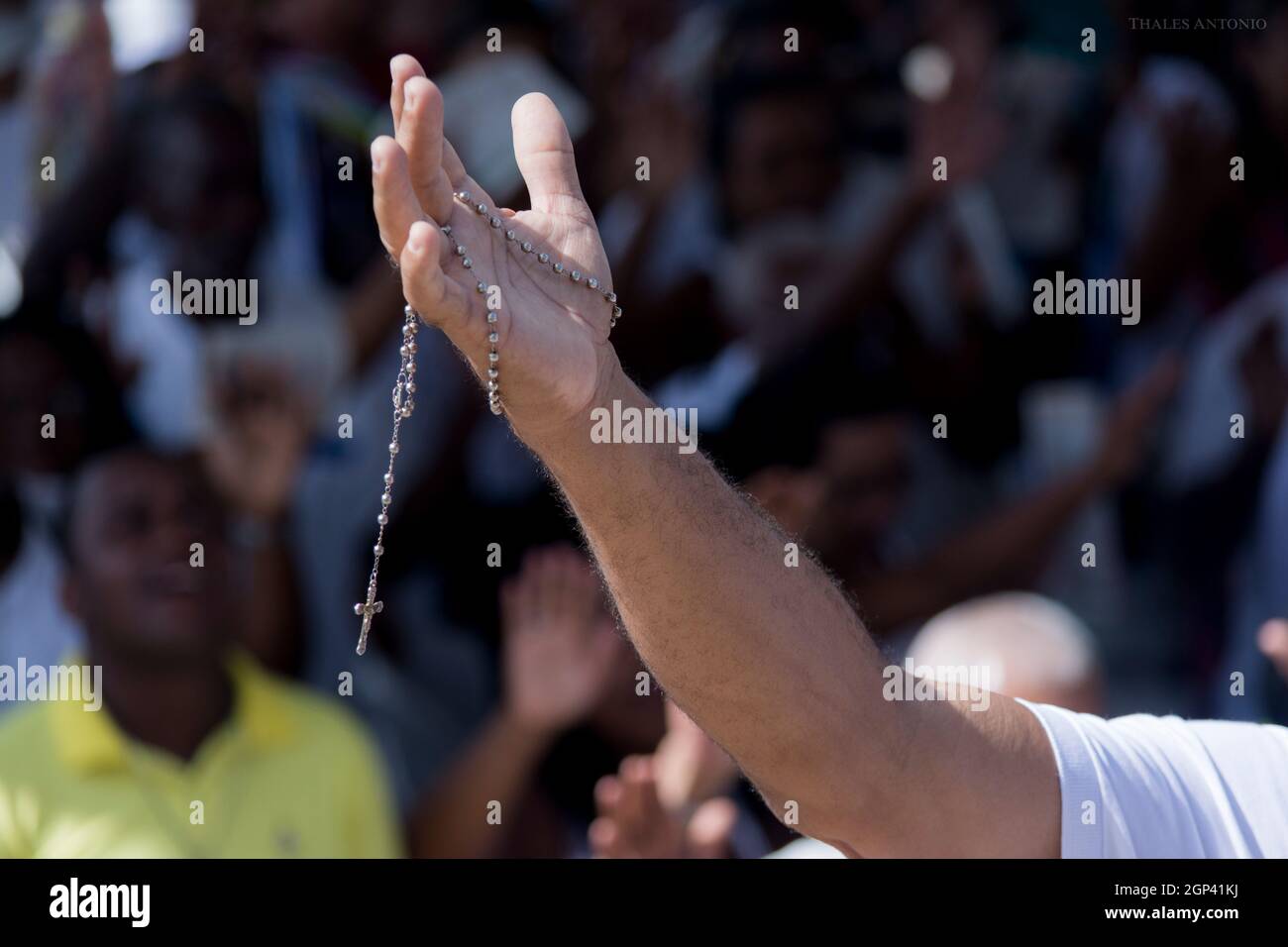 Salvador, Bahia, Brésil - 25 décembre 2015 : les fidèles se rassemblent à l'église Senhor do Bonfim à Salvador, Bahia, pour prier pour une nouvelle année meilleure. Banque D'Images