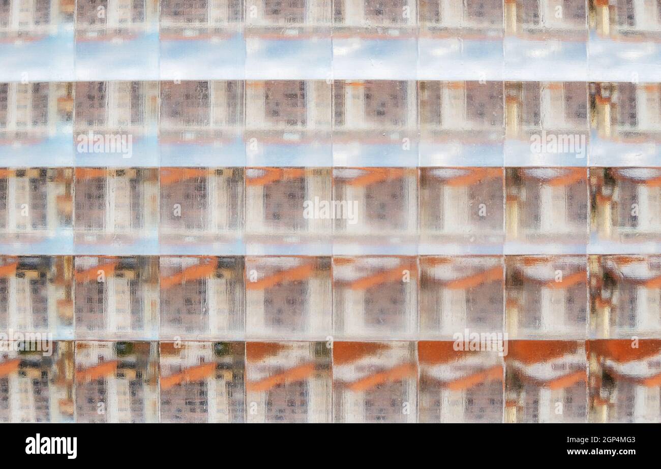 Gros plan de la brique de verre également connu sous le nom de texture de bloc de verre, arrière-plan abstrait. Banque D'Images