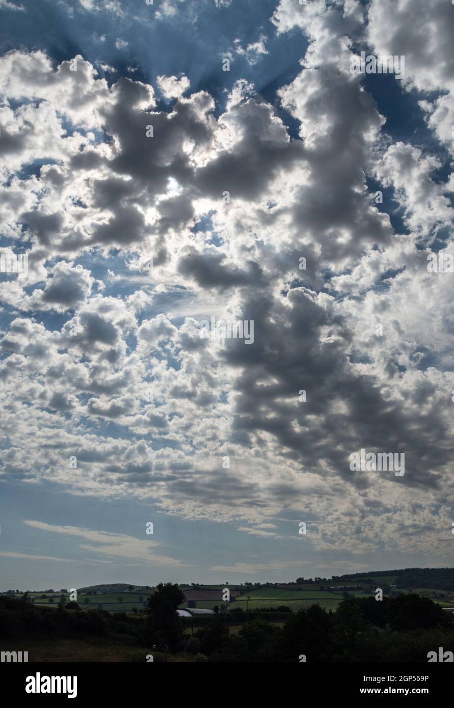 Un paysage de skyskycape attrayant, vu de Bradninch, Devon Banque D'Images